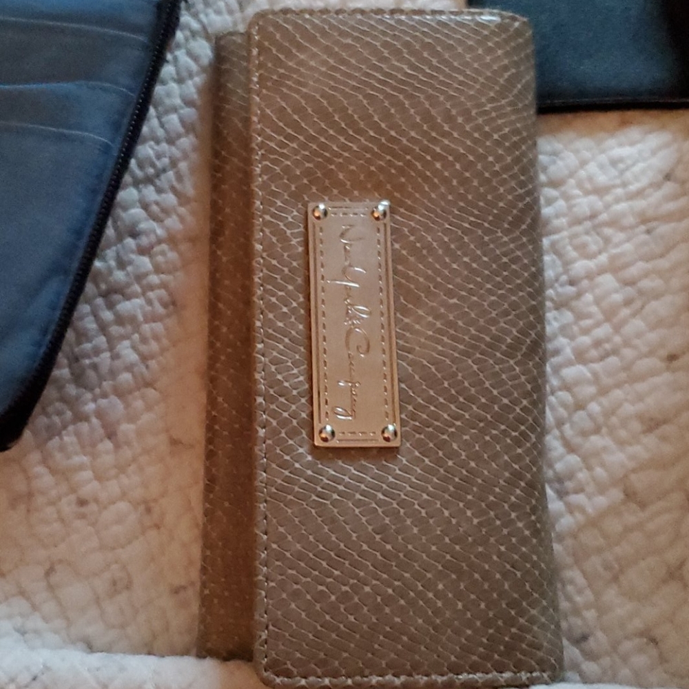 NEW YORK &Company Wallet